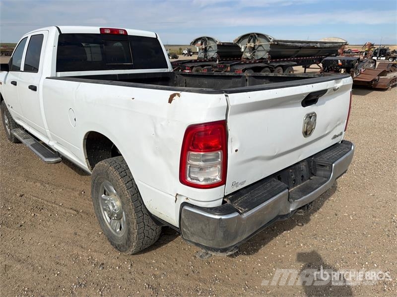 RAM 2500 4x4 Crew Cab Pickup Anders