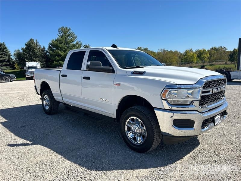 RAM 2500 4x4 Crew Cab Pickup أخرى