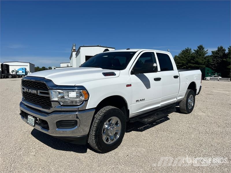 RAM 2500 4x4 Crew Cab Pickup أخرى