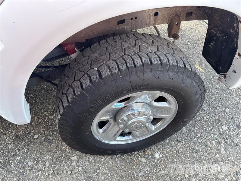 RAM 2500 4x4 Crew Cab Pickup Diger