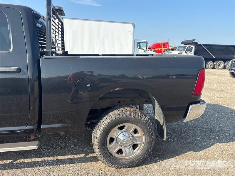 RAM 2500 4x4 Crew Cab Pickup (Inoperable) Outros