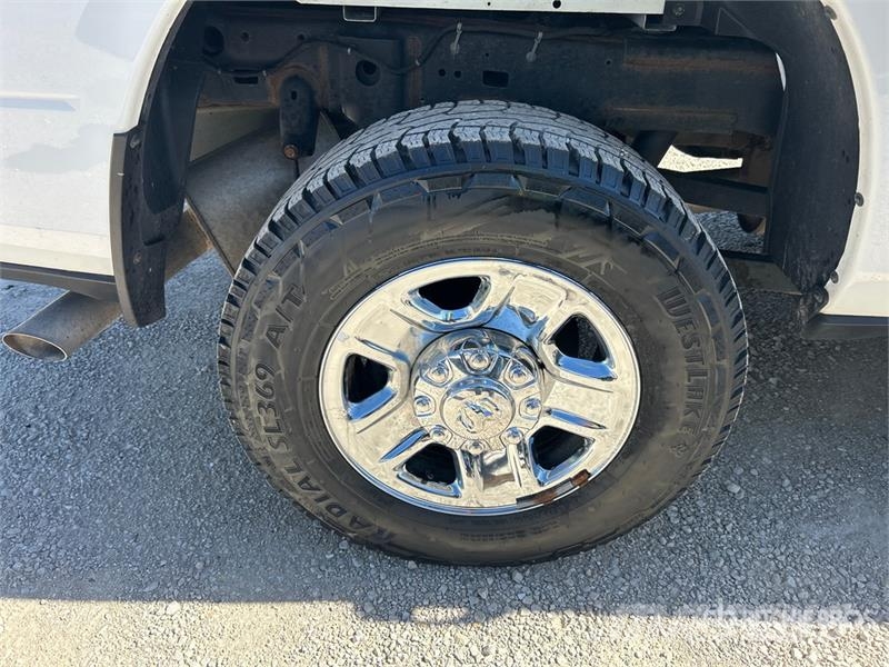 RAM 2500 4x4 Crew Cab Pickup أخرى
