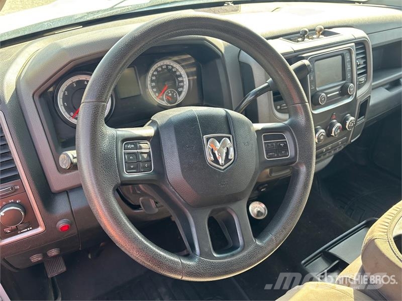 RAM 2500 4x4 Crew Cab Pickup Diger