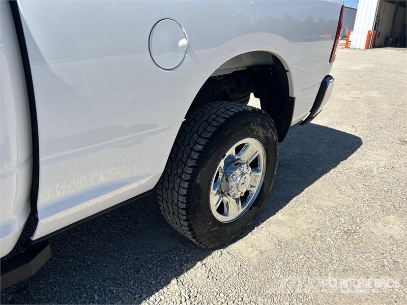 RAM 2500 4x4 Crew Cab Pickup أخرى