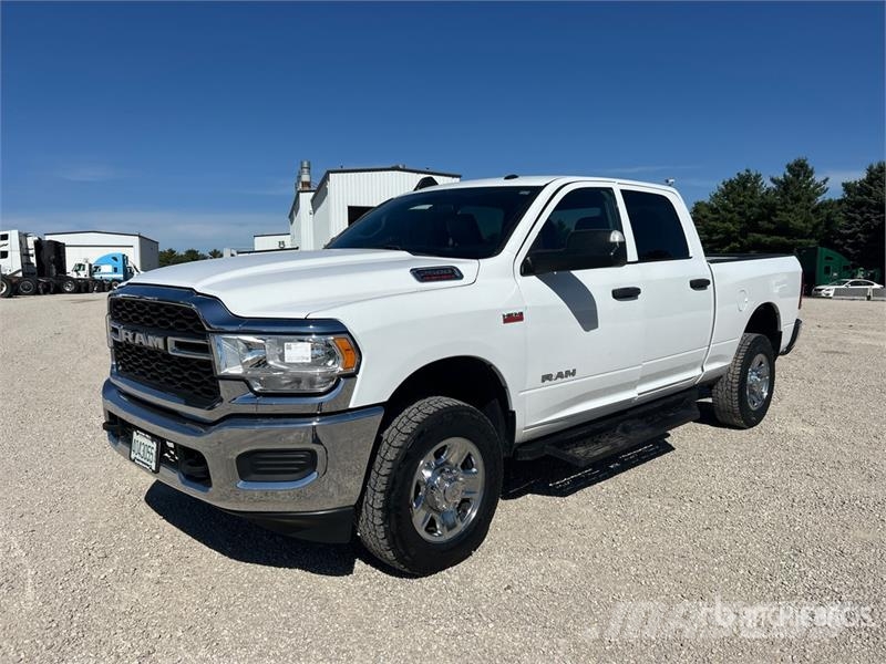 RAM 2500 4x4 Crew Cab Pickup أخرى