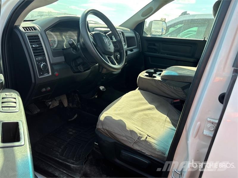 RAM 2500 4x4 Crew Cab Pickup Diger