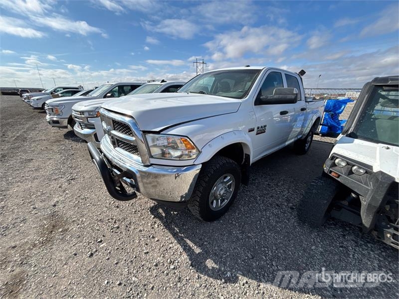 RAM 2500 4x4 Crew Cab Pickup Diger