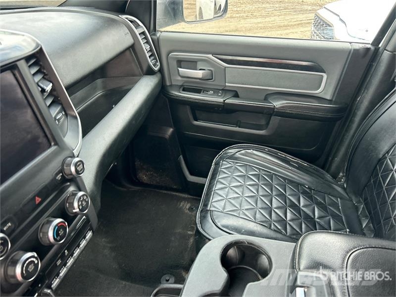 RAM 2500 4x4 Crew Cab Pickup Egyéb