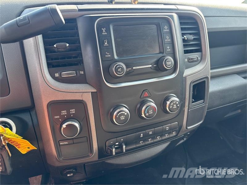 RAM 2500 4x4 Crew Cab Pickup Diger