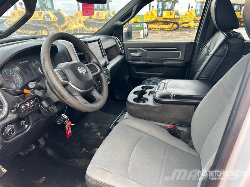 RAM 2500 4x4 Crew Cab Pickup Egyéb