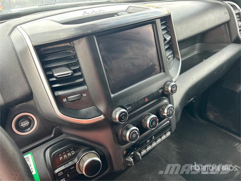 RAM 2500 4x4 Crew Cab Pickup Egyéb