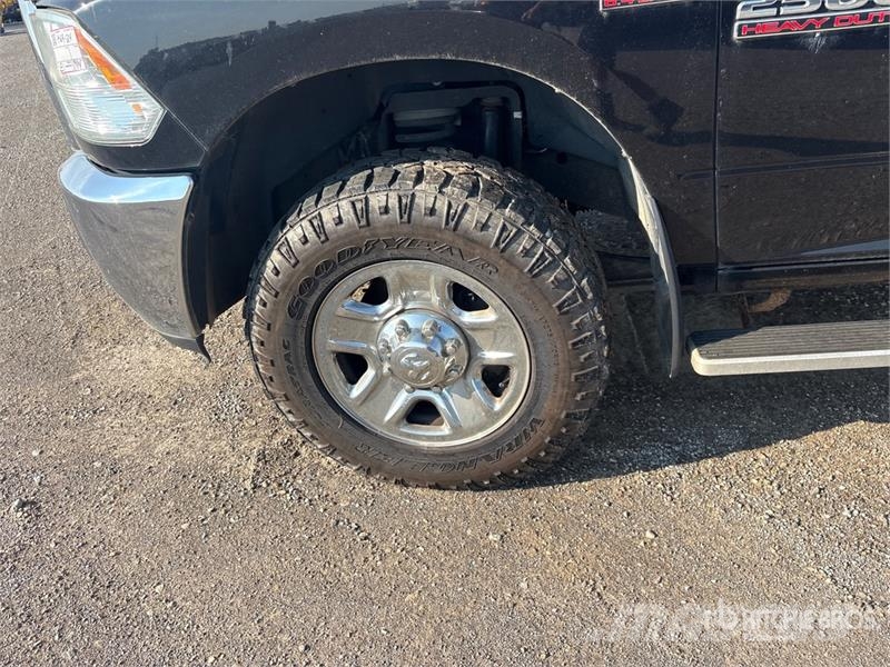 RAM 2500 4x4 Crew Cab Pickup (Inoperable) Outros