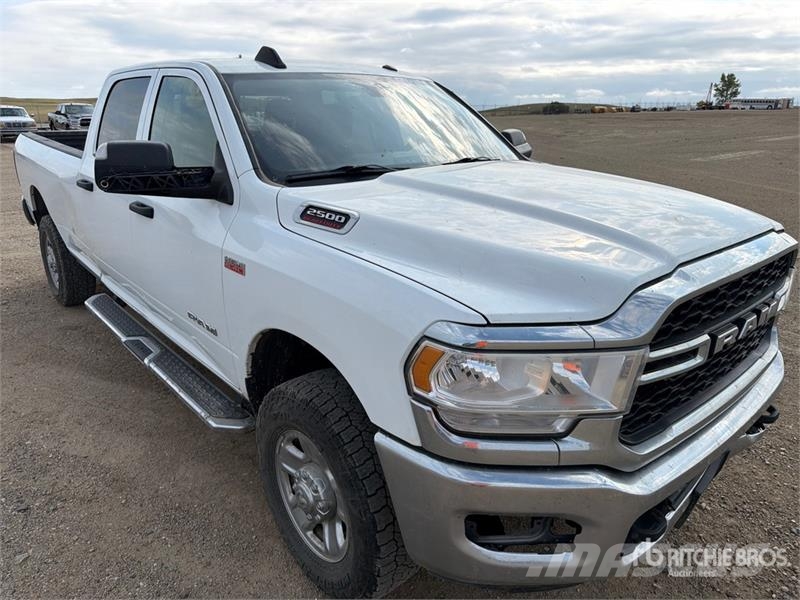 RAM 2500 4x4 Crew Cab Pickup Anders