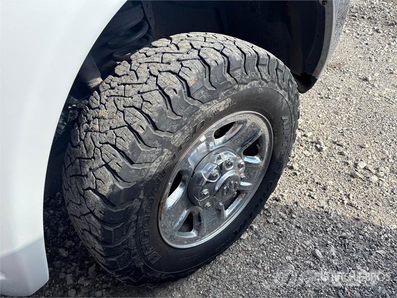 RAM 2500 4x4 Crew Cab Pickup Diger