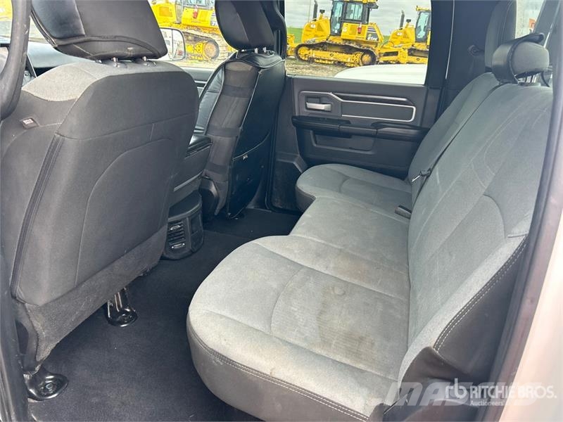 RAM 2500 4x4 Crew Cab Pickup Egyéb