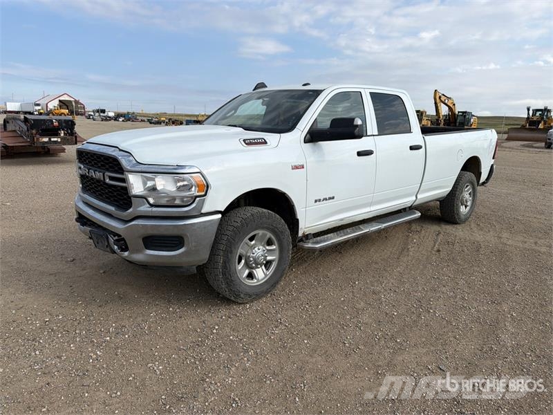 RAM 2500 4x4 Crew Cab Pickup Anders