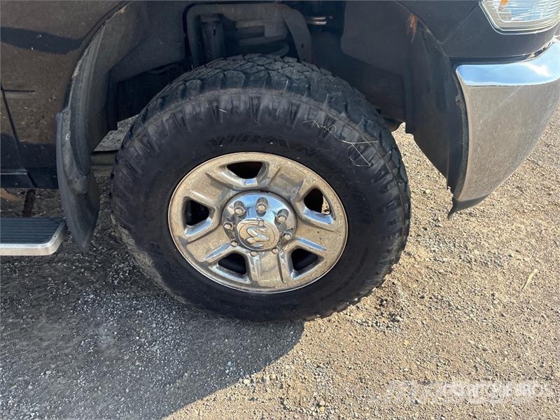 RAM 2500 4x4 Crew Cab Pickup (Inoperable) Outros