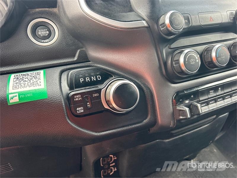 RAM 2500 4x4 Crew Cab Pickup Egyéb