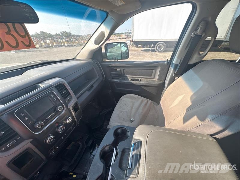 RAM 2500 4x4 Crew Cab Pickup (Inoperable) Outros