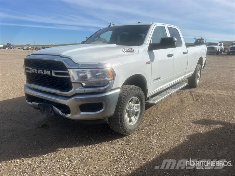 RAM 2500 4x4 Crew Cab Pickup Otros