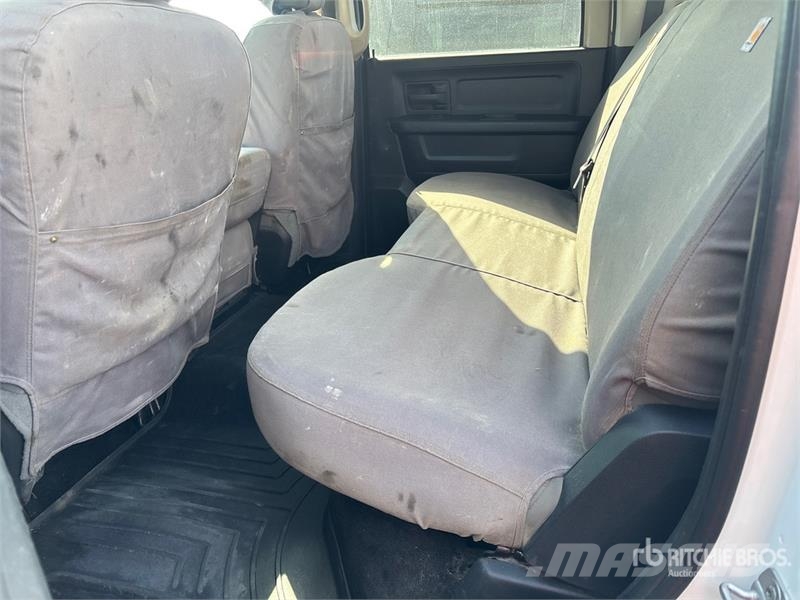 RAM 2500 4x4 Crew Cab Pickup Diger