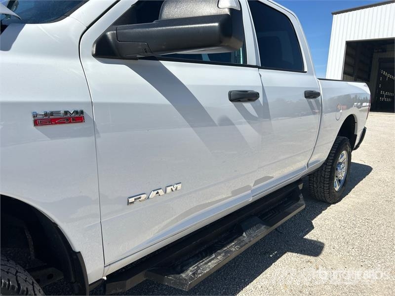 RAM 2500 4x4 Crew Cab Pickup أخرى