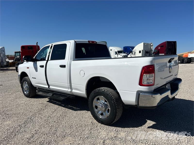 RAM 2500 4x4 Crew Cab Pickup أخرى