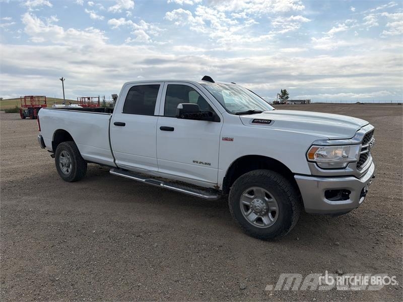 RAM 2500 4x4 Crew Cab Pickup Anders