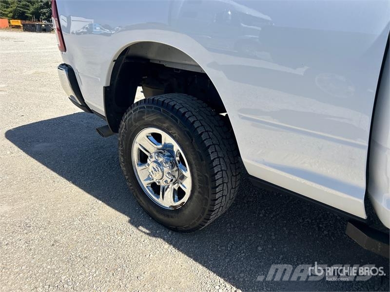 RAM 2500 4x4 Crew Cab Pickup أخرى