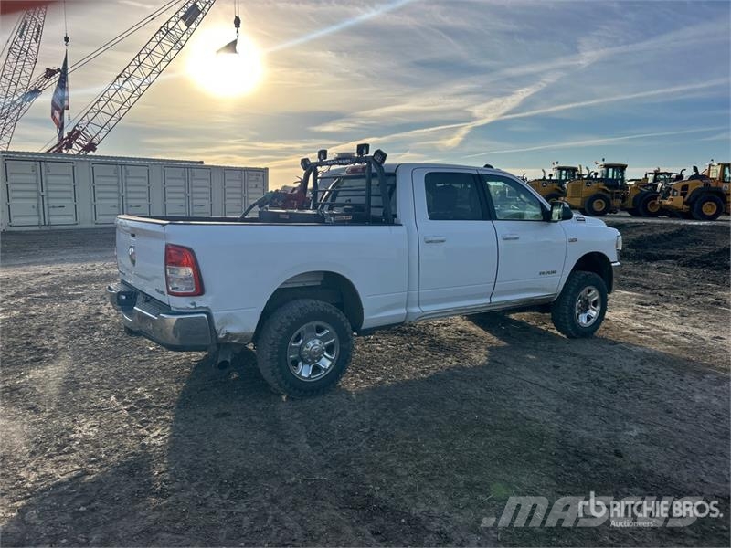 RAM 2500 Big Horn 4x4 Crew Cab Pickup Otros