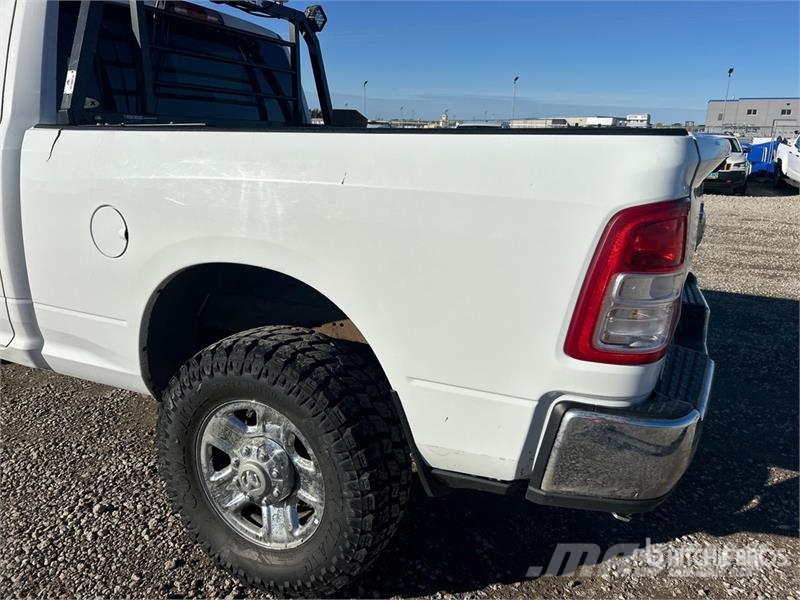 RAM 2500 Tradesman 4x4 Crew Cab Pickup أخرى