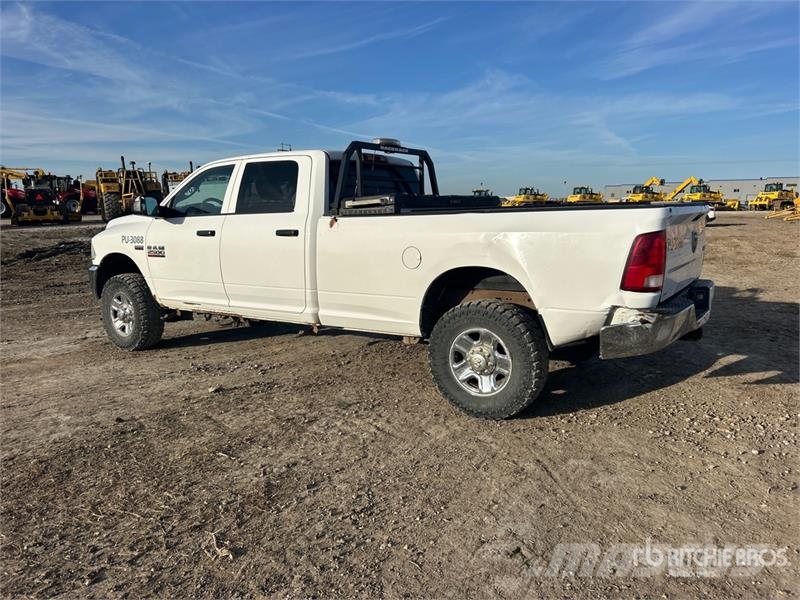 RAM 2500 Tradesman 4x4 Crew Cab Pickup Outros