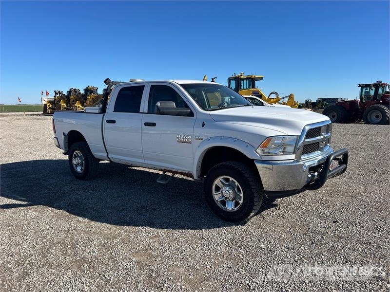 RAM 2500 Tradesman 4x4 Crew Cab Pickup أخرى
