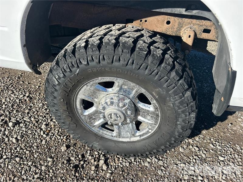 RAM 2500 Tradesman 4x4 Crew Cab Pickup أخرى