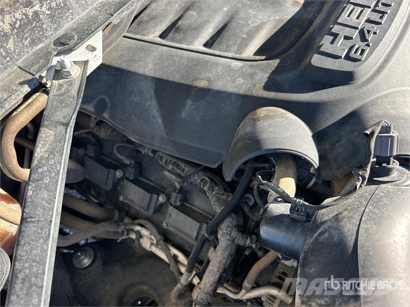 RAM 2500 Tradesman 4x4 Crew Cab Pickup أخرى