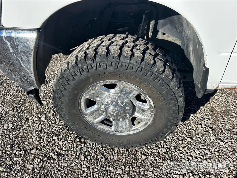 RAM 2500 Tradesman 4x4 Crew Cab Pickup أخرى