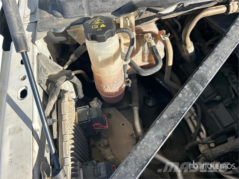 RAM 2500 Tradesman 4x4 Crew Cab Pickup أخرى
