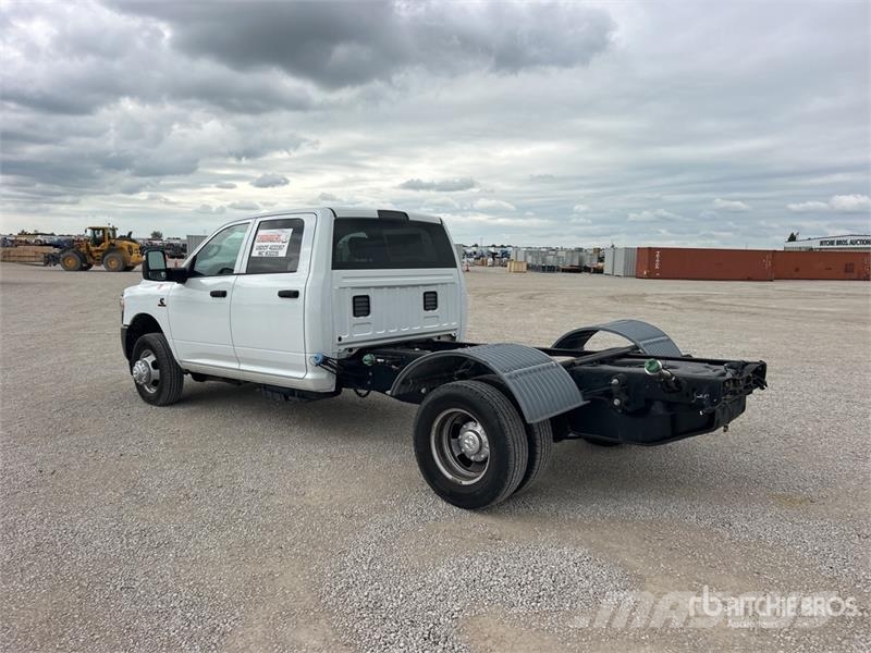 RAM 3500 4x4 Crew Cab Cab and Chassis Cabins and interior