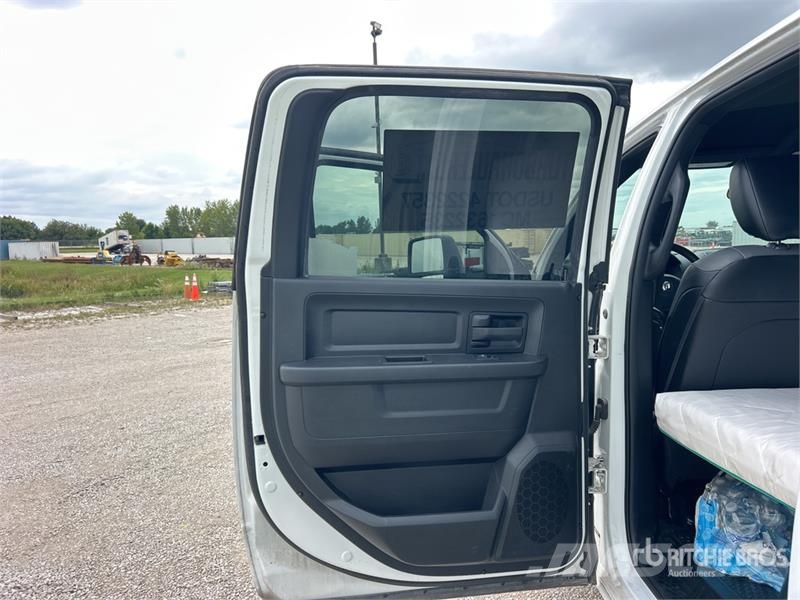 RAM 3500 4x4 Crew Cab Cab and Chassis Cabins and interior