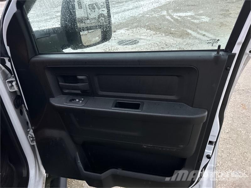 RAM 3500 4x4 Crew Cab Versatile Hauler Truck Влекачи