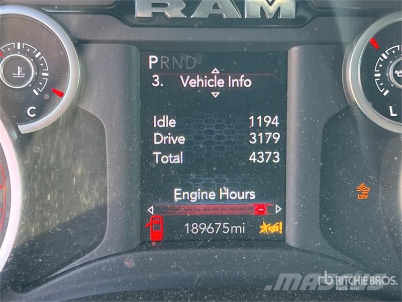 RAM 3500 4x4 Crew Cab Cab and Chassis Cabine si interior