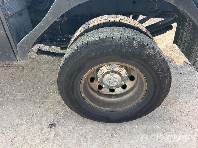 RAM 3500 4x4 Crew Cab Cab and Chassis Cabine si interior