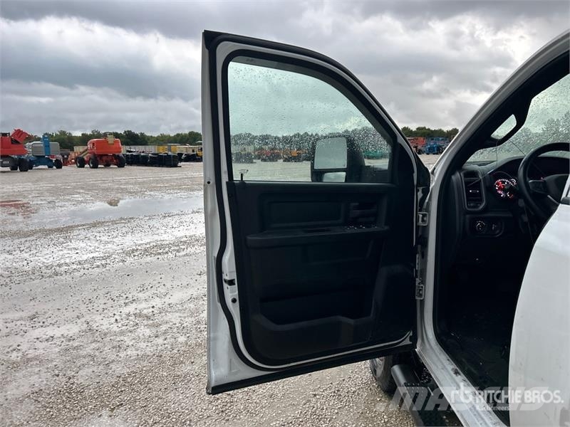 RAM 3500 4x4 Crew Cab Versatile Hauler Truck Влекачи