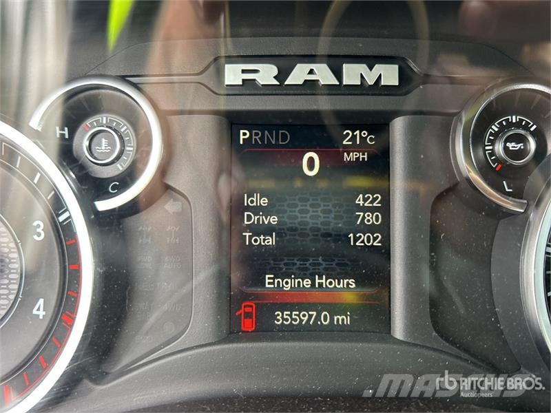 RAM 3500 4x4 Crew Cab Cab and Chassis Cabins and interior