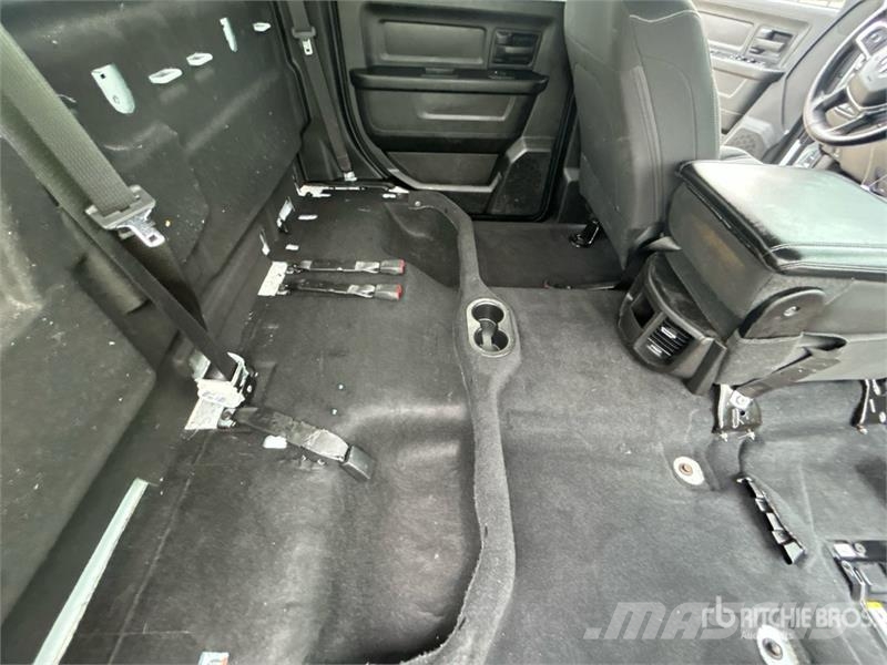 RAM 3500 4x4 Crew Cab Versatile Hauler Truck Cabezas tractoras