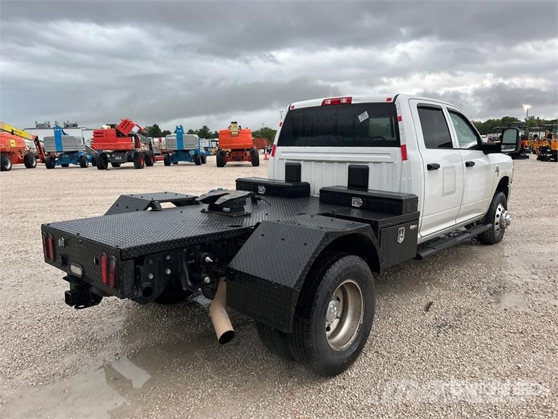 RAM 3500 4x4 Crew Cab Versatile Hauler Truck Влекачи