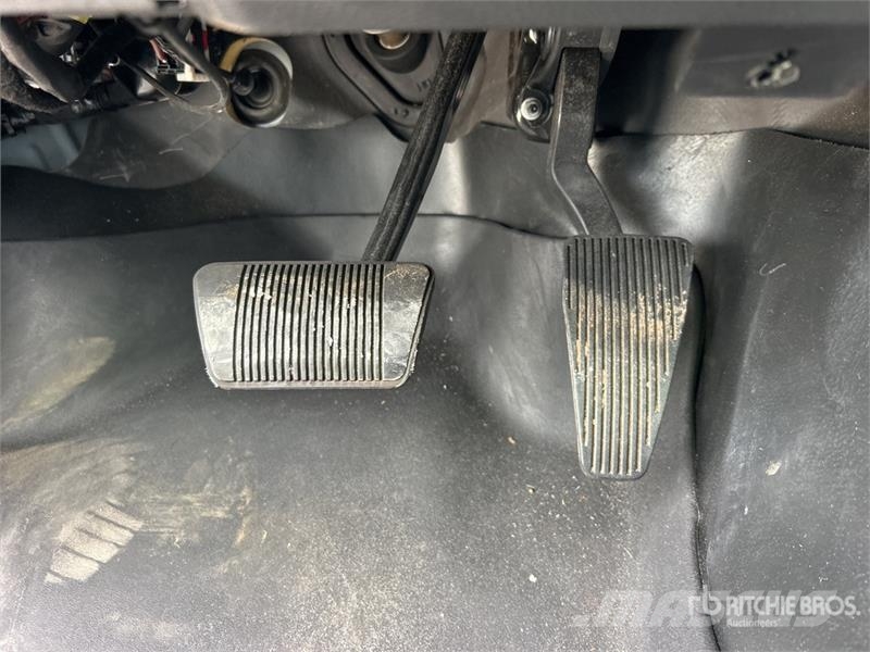 RAM 3500 4x4 Crew Cab Cab and Chassis Cabins and interior
