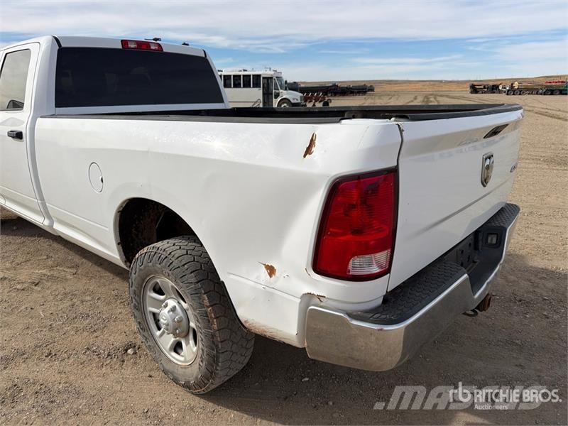 RAM 3500 4x4 Crew Cab Pickup その他