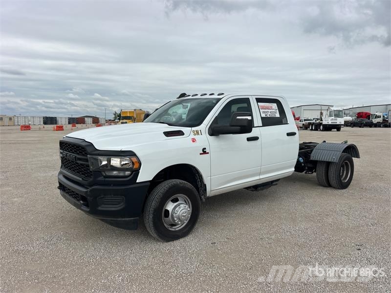 RAM 3500 4x4 Crew Cab Cab and Chassis Cabins and interior