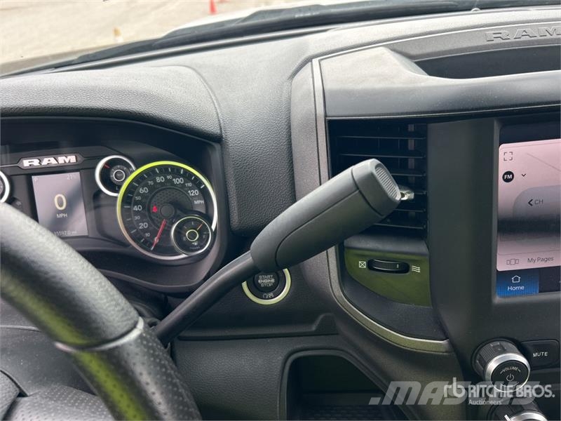 RAM 3500 4x4 Crew Cab Cab and Chassis Cabins and interior